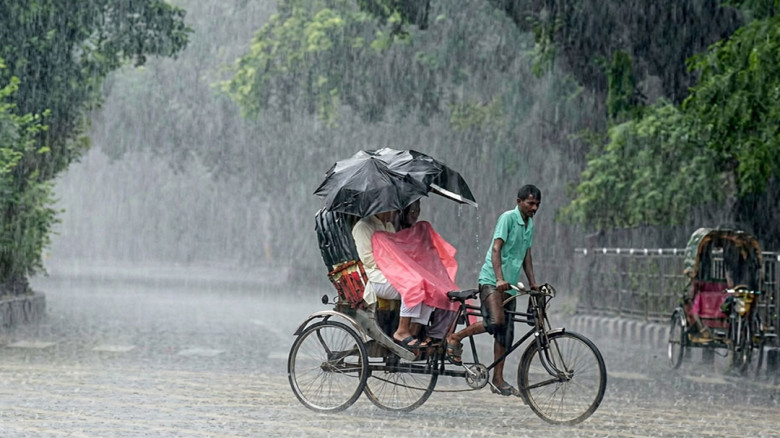 সন্ধ্যার মধ্যে ৫ জেলায় ঝড়-বৃষ্টির আশঙ্কা, নদীবন্দরে ১ নম্বর 