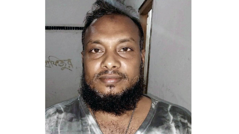 যুবদল নেতার ওপর ককটেল হামলা, শ্রমিক লীগ নেতা গ্রেপ্তার