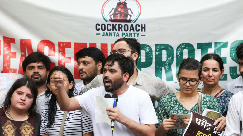 শিক্ষামন্ত্রী পদত্যাগ না করা পর্যন্ত আন্দোলন চালিয়ে যাওয়ার ঘ