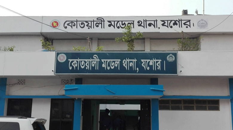 স্ত্রীকে হত্যার পর নিজের শরীরেও ছুরি চালালো স্বামী
