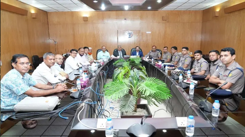 রাবি উপাচার্যের সাথে নতুন আরএমপি কমিশনারের সৌজন্য সাক্ষাৎ ও 