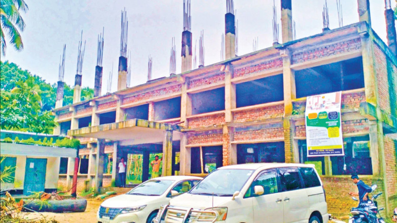 দুই বছর ধরে নির্মাণকাজ বন্ধ, মরিচা ধরছে রড ক্ষতির মুখে সরকার