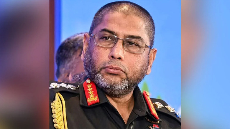 হজ থেকে ফিরে দাড়ি রাখলেন সেনাপ্রধান