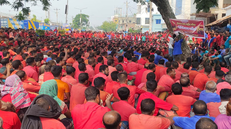 বেনাপোল স্থলবন্দরে শ্রমিকদের কর্মবিরতি, পণ্য ওঠানো-নামানো বন