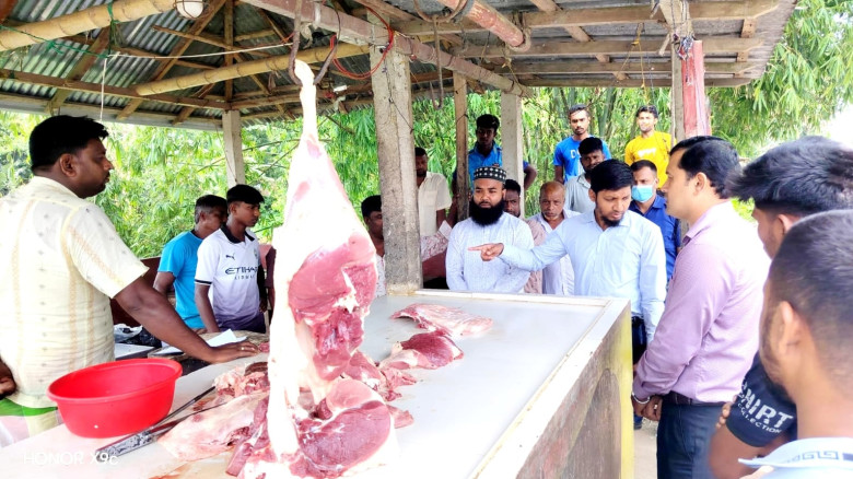 ফুলবাড়ীতে লাইসেন্সবিহীন মাংস বিক্রয়, মূল্যতালিকা না থাকায় ৪ 