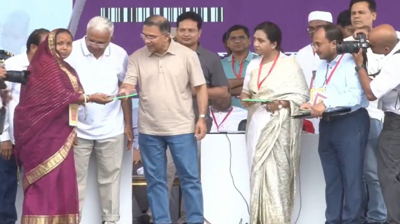 শ্রীমঙ্গলে ফ্যামিলি কার্ড বিতরণ কর্মসূচির উদ্বোধন করলেন প্রধ