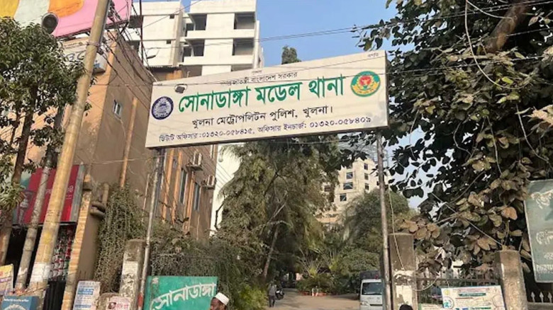 ‘গৃহকর্মীকে কড়াই দিয়ে ছ্যাঁকা’, পুলিশ দম্পতি গ্রেপ্তার