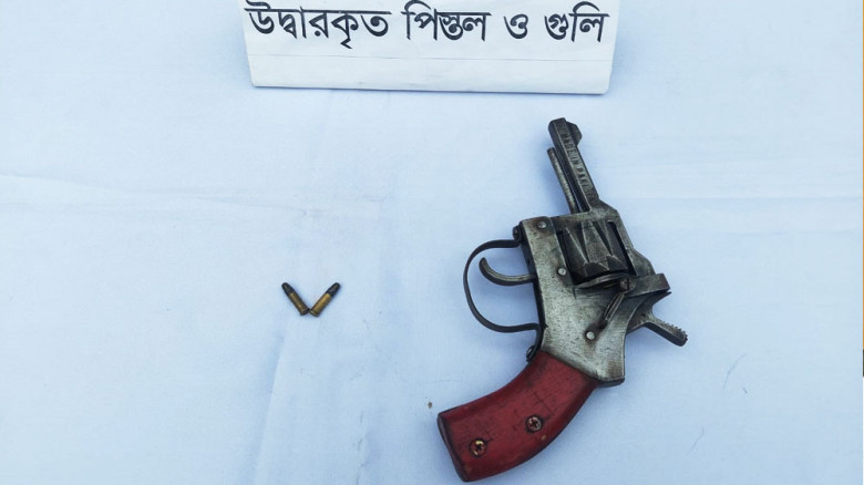 ঢাকার মাদরাসায় মিলল ‘মেইড ইন পাকিস্তান’ লেখা পিস্তল