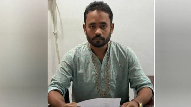 সংবাদ সম্মেলন করে আওয়ামী লীগ নেতার পদত্যাগ