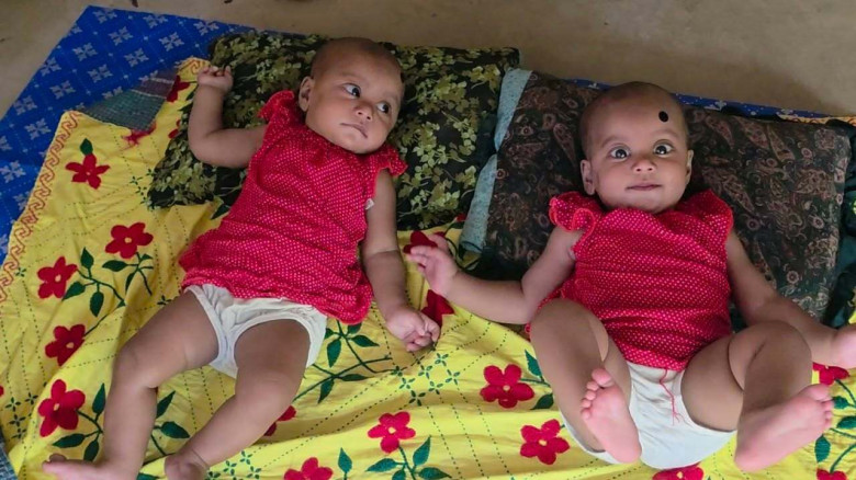 জমজ কন্যা সন্তান জন্ম দেওয়ায় স্ত্রীকে তালাক দেওয়ার অভিযোগ
