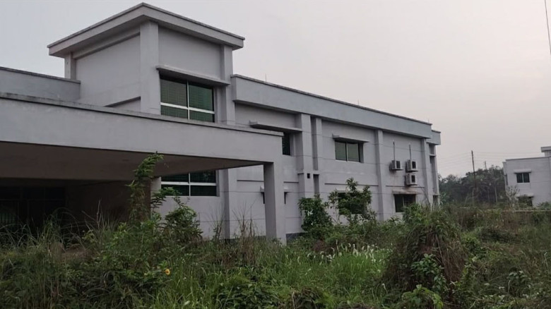 ১৮ কোটির হাসপাতাল এখন সাপ-শিয়ালের আস্তানা
