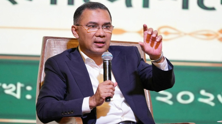 মালয়েশিয়া সফর শেষে চীনের পথে প্রধান মন্ত্রী তাকের রহমান