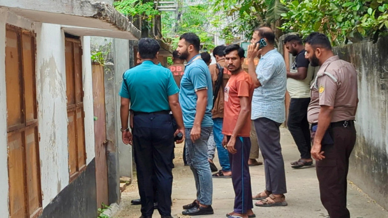 বাবাকে পিটিয়ে হত্যা করে পালিয়ে গেলেন রাবি শিক্ষার্থী!