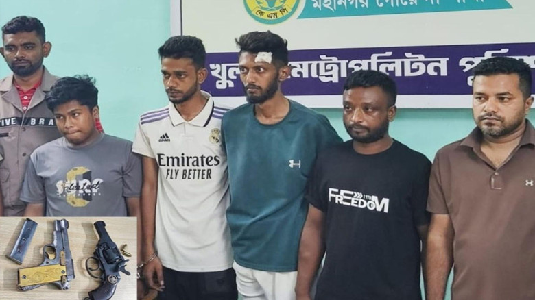 ঢাকায় অভিযান চালিয়ে খুলনার পাঁচ অভিযুক্তকে গ্রেপ্তার, অস্ত্র