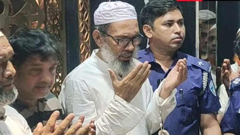 হাতকড়া পরে মায়ের জানাজায় আ. লীগ নেতা
