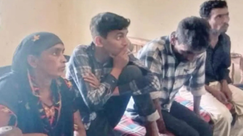রাতের আঁধারে সীমান্ত পেরিয়ে বাংলাদেশে প্রবেশ, এলাকাবাসীর হাত