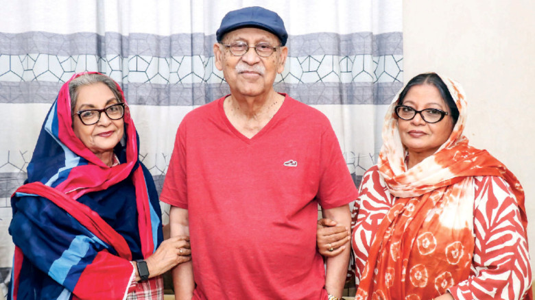 বহু বছর পর আবারও এক ফ্রেমে তিন কিংবদন্তি, নতুন নাটকে চমক...