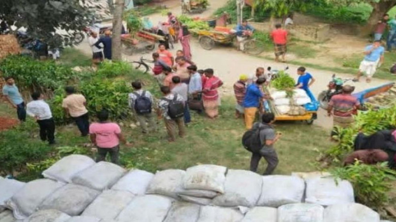 জৈব সারের বদলে বর্জ্য বিতরণের অভিযোগ, ক্ষোভে ফুঁসছেন কৃষকরা...