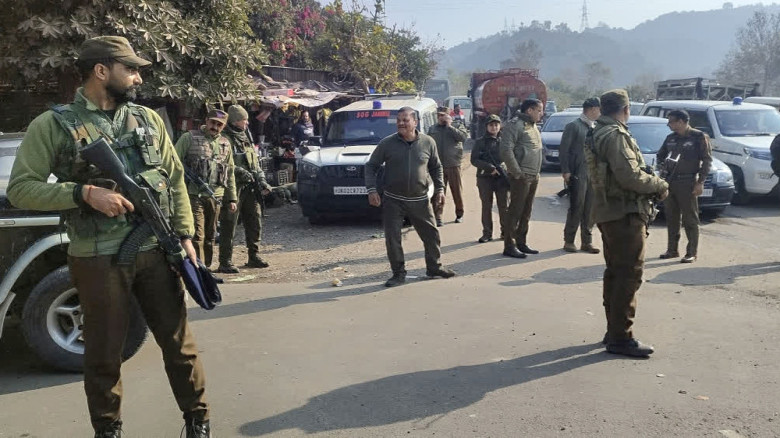 ভারতীয় পুলিশের ওপর ভারতীয় সেনাবাহিনীর হামলা