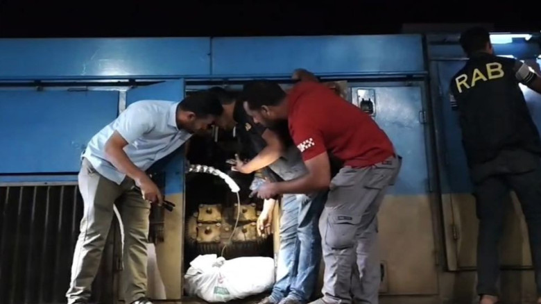 আখাউড়ায় মালবাহী ট্রেনের ইঞ্জিন থেকে ১৬ কেজি গাঁজা উদ্ধার, চা