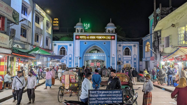 শাহজালালের মাজারের আর্থিক ব্যবস্থাপনায় বাণিজ্য মন্ত্রীর নেতৃ
