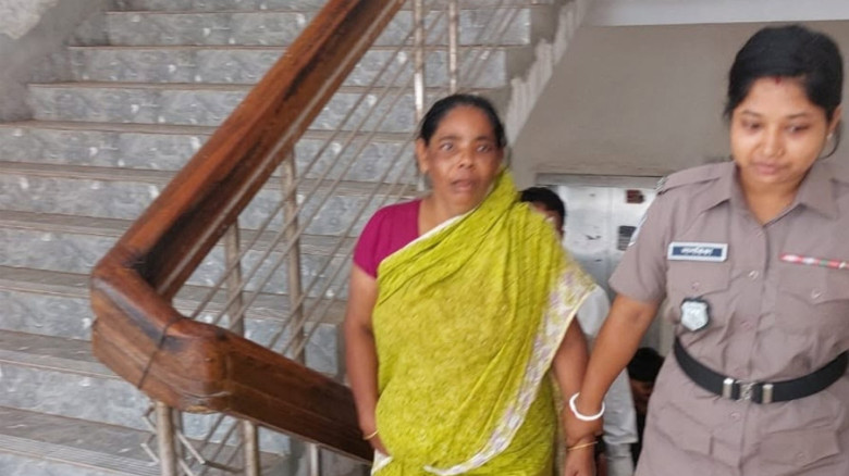 প্রক্সি আসামি হিসেবে আদালতে হাজির, মনোয়ারা বেগম ২ দিনের রিমা