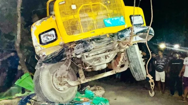 চৌদ্দগ্রামে পরপর তিন গাড়ির সংঘর্ষ, ট্রাকের হেলপার নিহত