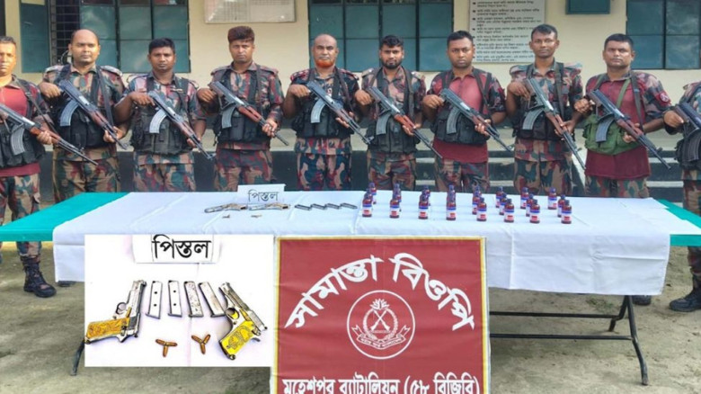 ঝিনাইদহ সীমান্তে বিজিবির অভিযানে বিদেশি পিস্তল, গুলি ও ভারতী