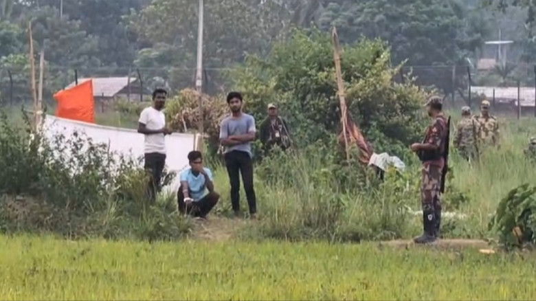 খোলা আকাশই একমাত্র ছাদ, ১৪ দিন ধ‌রে শূন্যরেখায় তিন যুবক‌