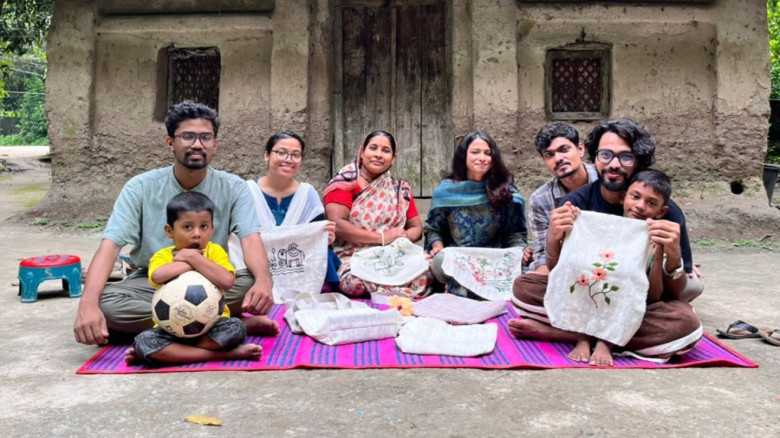কুবি শিক্ষার্থীদের ‘বয়নথ’ উদ্যোগে ঐতিহ্যবাহী খাদি শিল্পের নত