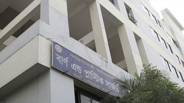 কাঁঠালবাগানে সেপটিক ট্যাংকের গ্যাস বিস্ফোরণ, দগ্ধ তিন যুবক