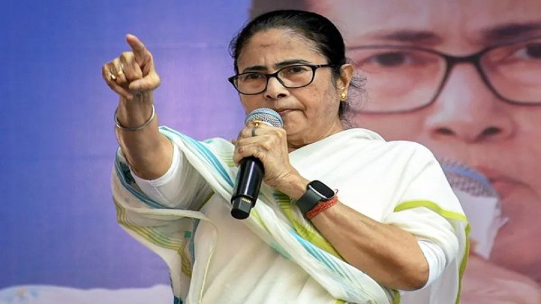 ‘থামাতে হলে আমাকে মেরেই ফেলুন’, মমতার কড়া হুঁশিয়ারি