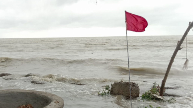 উপকূলে ঝড়ো হাওয়ার শঙ্কা, সমুদ্রবন্দরে ৩ নম্বর সতর্কসংকেত