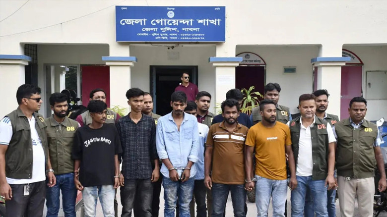 ঈশ্বরদীতে বিদেশি পিস্তল, গুলি ও মাদকসহ ৭ জন গ্রেপ্তার