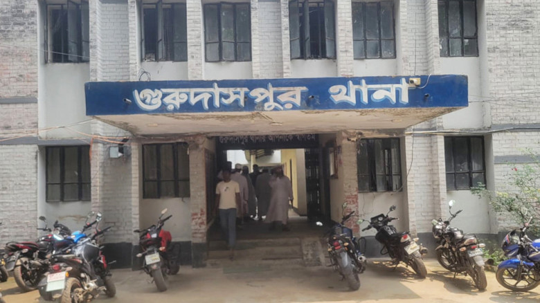 কাবা শরিফের অবমাননার অভিযোগে নাটোরে যুবক গ্রেপ্তার