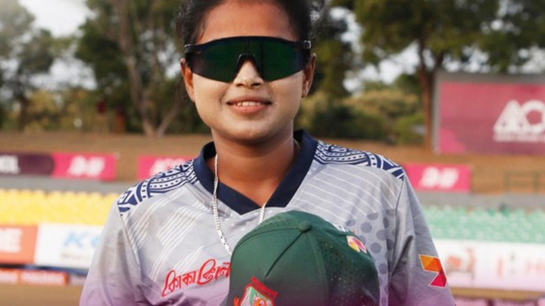 ক্যাম্পে জায়গা না পাওয়ার হতাশায় আত্মহননের চেষ্টা নারী ক্রিকে
