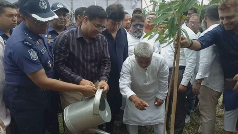 সোনারগাঁয়ে ‘ওয়ান স্টুডেন্ট ওয়ান ট্রি’ কর্মসূচির উদ্বোধন