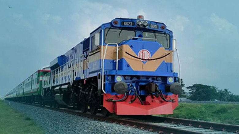বন্যার কারণে কক্সবাজার রুটে ট্রেন চলাচল বন্ধ