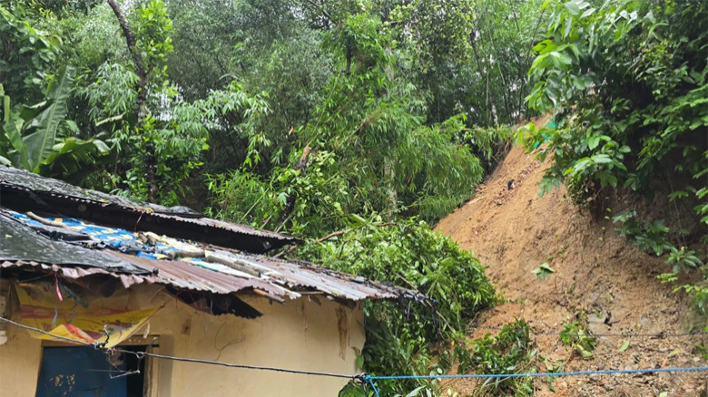 বান্দরবান ও কক্সবাজারে ভয়াবহ পাহাড় ধস, প্রাণ গেল ৭ জনের