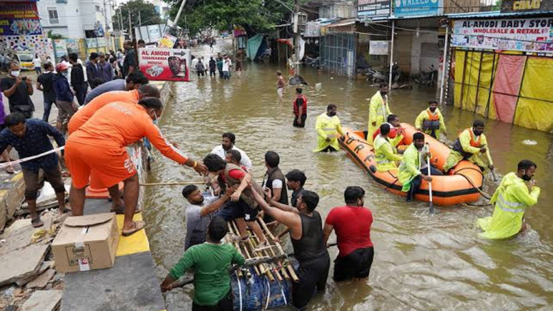 প্রবল বর্ষণে দিল্লিতে ভবনধস, নিহত অন্তত ৪