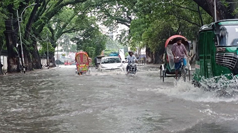 রাজধানীসহ সারাদেশে টানা দুই দিন ভারী বৃষ্টির আভাস