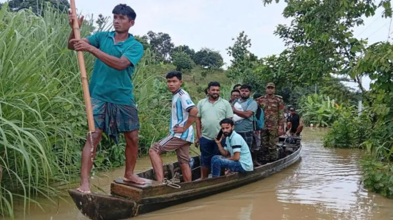 সেনাবাহিনীর সহায়তায় সাজেক ছাড়লেন আরো ৩১১ পর্যটক
