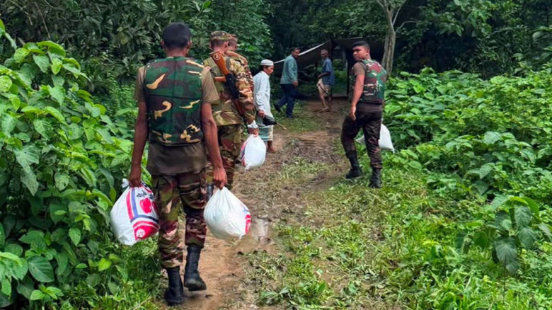 বন্যা মোকাবেলায় ৭ উপজেলায় সেনা মোতায়েন