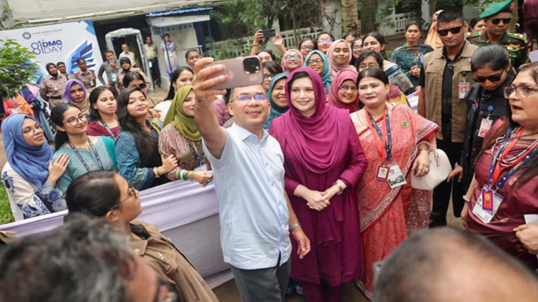 মেডিক্যালের স্মৃতিবিজড়িত হোস্টেলে জুবাইদার সঙ্গে প্রধানমন্ত্