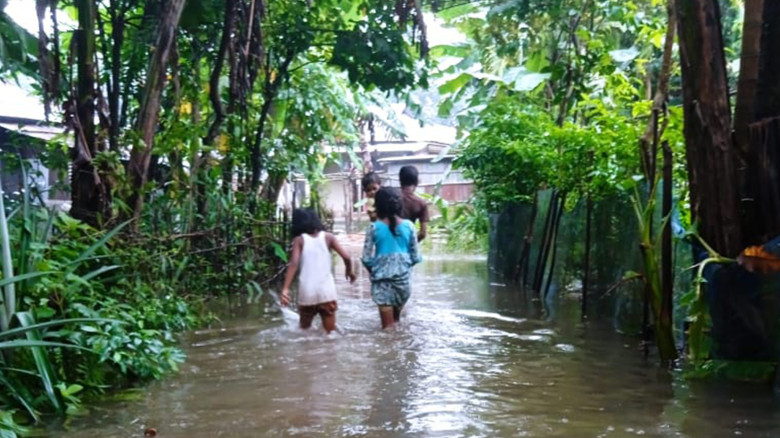 নিষিদ্ধ ছাত্রলীগ নেতার দখলে সরকারি কালভার্ট, পানিবন্দি ৩০ পর