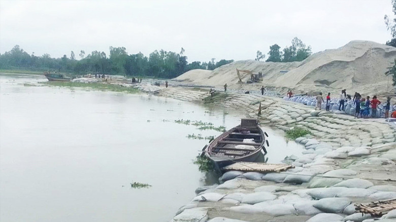 দেড় হাজার কোটি টাকা ব্যয়ের পরও থামেনি যমুনার ভাঙন