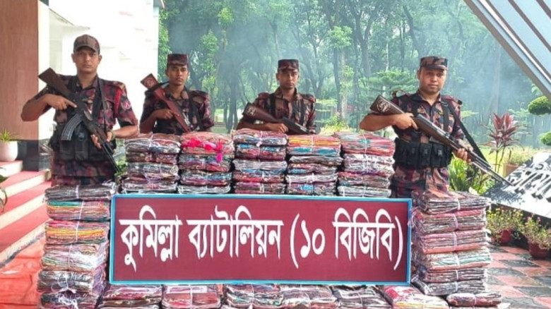 চৌদ্দগ্রাম সীমান্তে ৩৩.৯০ লাখ টাকার ভারতীয় শাড়ি জব্দ