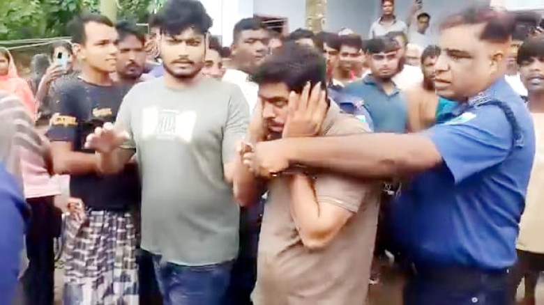 ভোলাহাটে ৬ বছরের শিশুকে ধর্ষণের অভিযোগে এনজিওকর্মী গ্রেপ্তার
