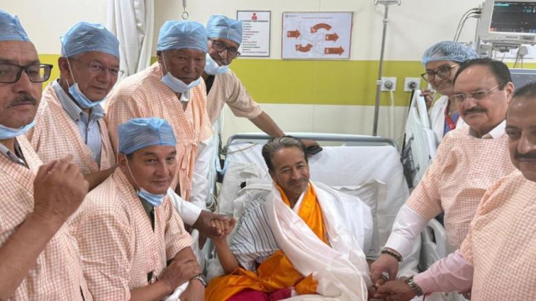 মোদির আশ্বাসের পর ২৭ দিনের অনশন ভাঙলেন সোনম ওয়াংচুক