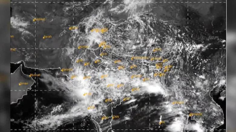 ১০ হাজার কিলোমিটার দীর্ঘ মেঘমালা, এশিয়াজুড়ে ভারী বৃষ্টির পূর